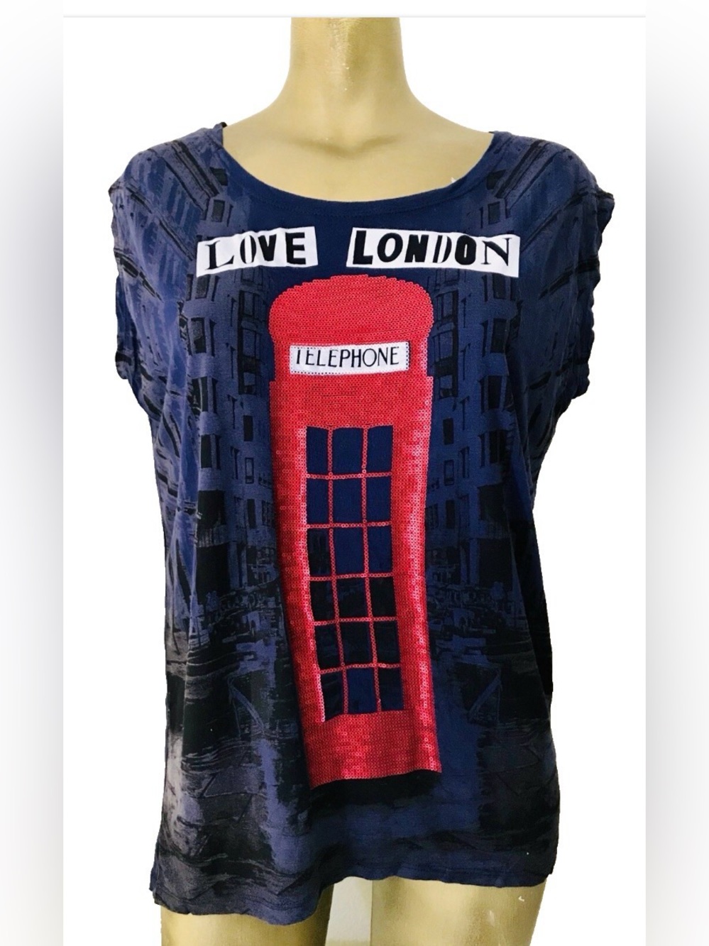 Unique ATMOSPHERE Cool SEQUIN and Appliqué LONDON Themed Sleeveless TOP M/L